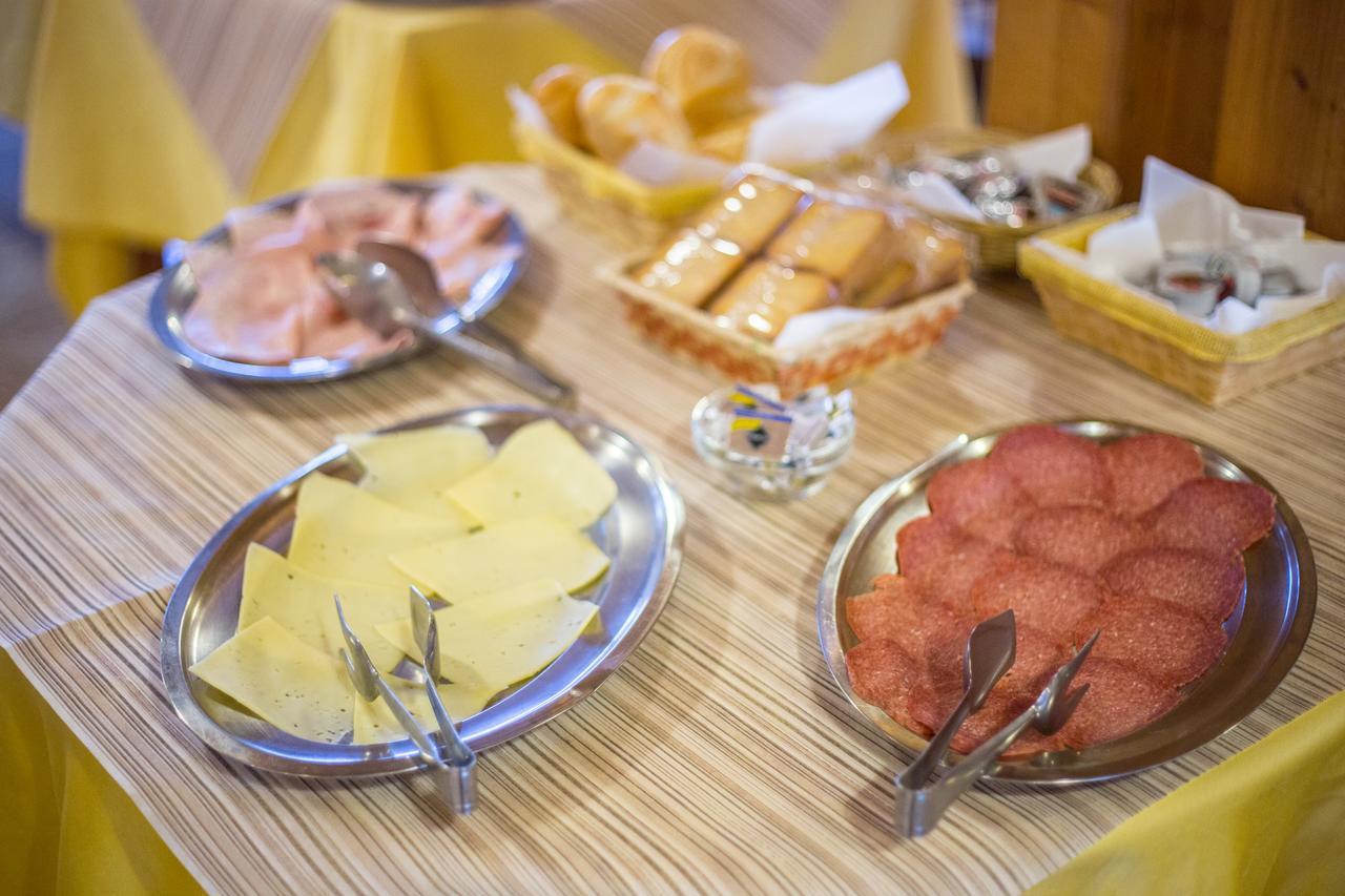 Royal Hotel Paolino Cavareno Ngoại thất bức ảnh